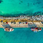 Des Roses Hotel
