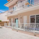 Nikos & Maria Studios