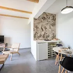 Jonathan City Apartment