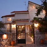 Athina\'S Villa With Heated Pool