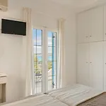 Vivian Apartments