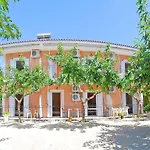 Emilia Apartments