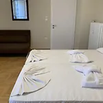 Spacious Renovated Apartment Marousi Kat