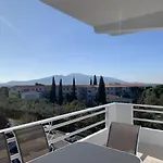Spacious Renovated Apartment Marousi Kat