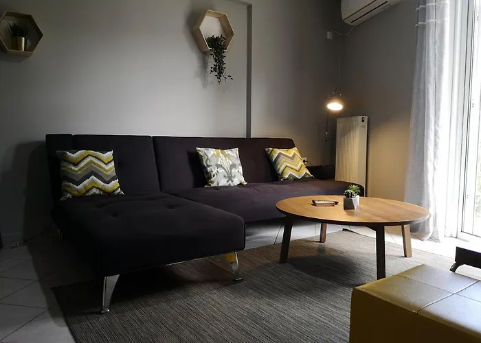 Athenian Apartment In Agia Paraskevi, Next To \