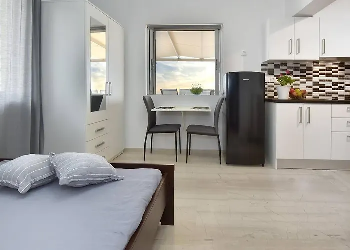 Cozy Bright Studio