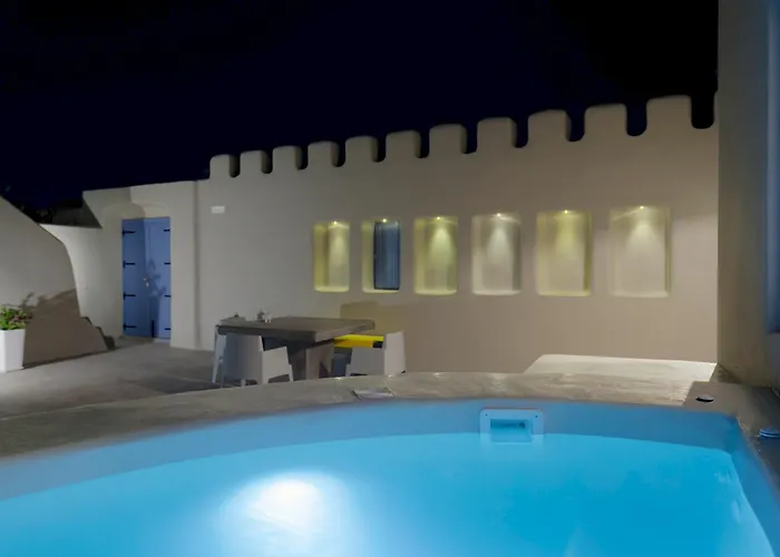 Luna Santorini Suites