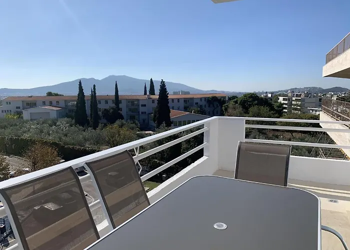 Spacious Renovated Apartment Marousi Kat