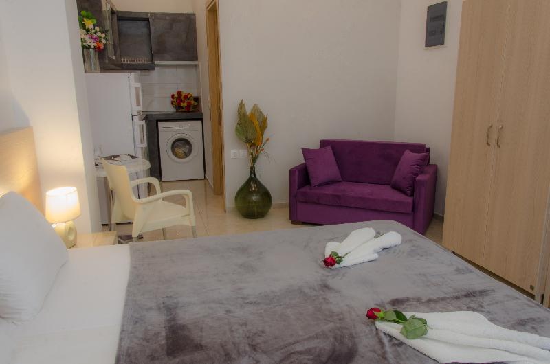 Guest house Polykratis 4*