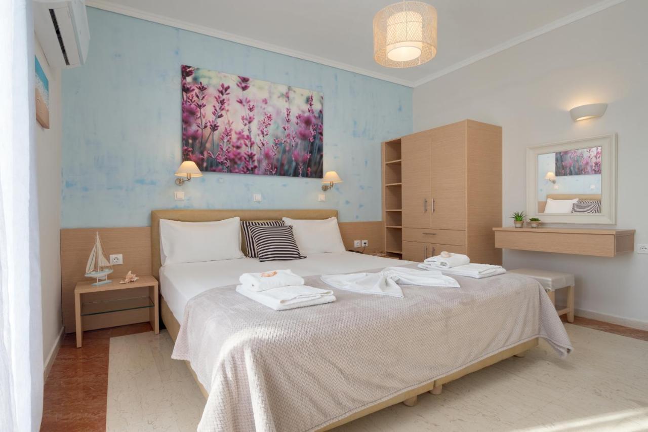 Pyrgos Aparthotel 2*