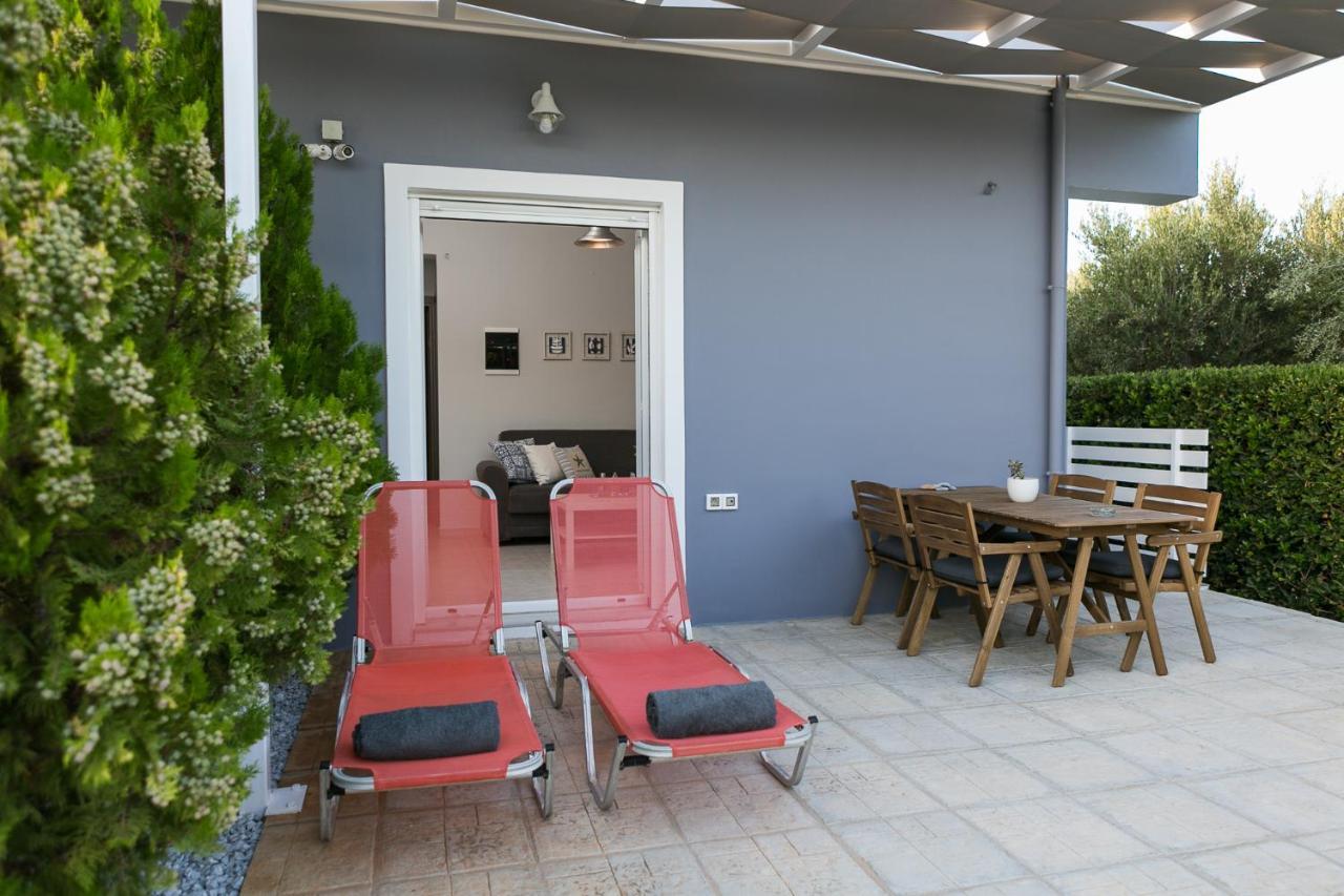 Holiday home Manos Housing Units