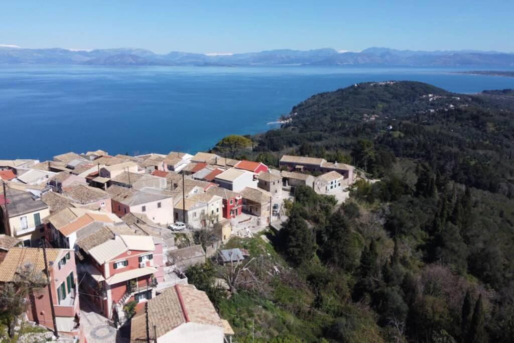 Traditional House With Amazing View Apartment