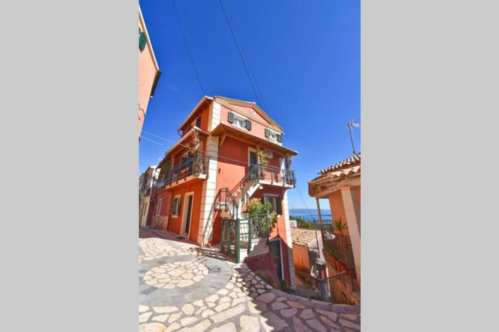 Traditional House With Amazing View Chlomos