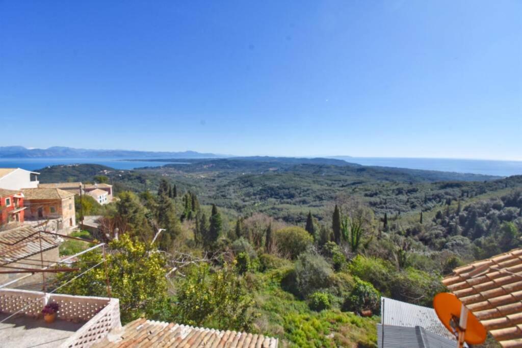 Traditional House With Amazing View * Chlomos
