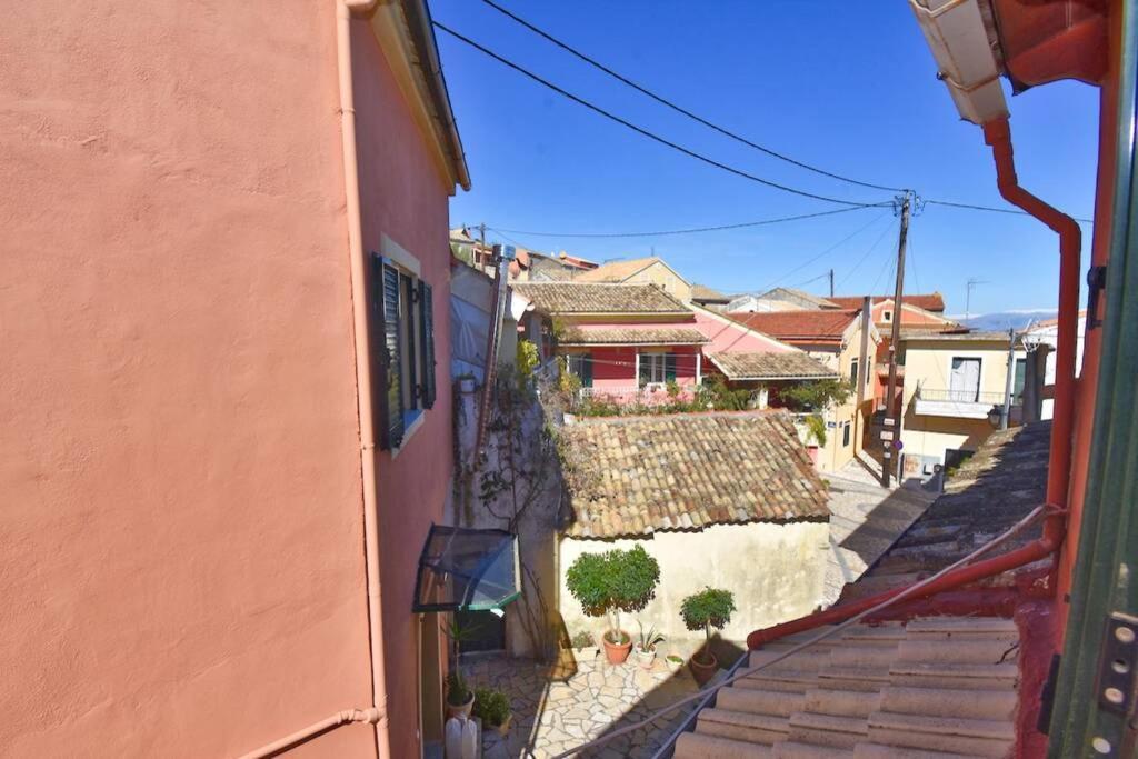 Traditional House With Amazing View Chlomos