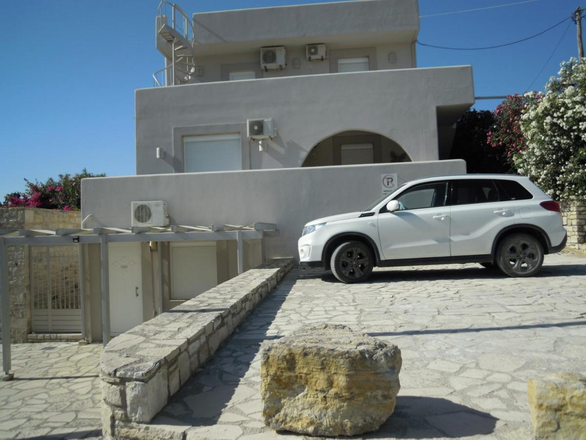Apartment Petaloudes *