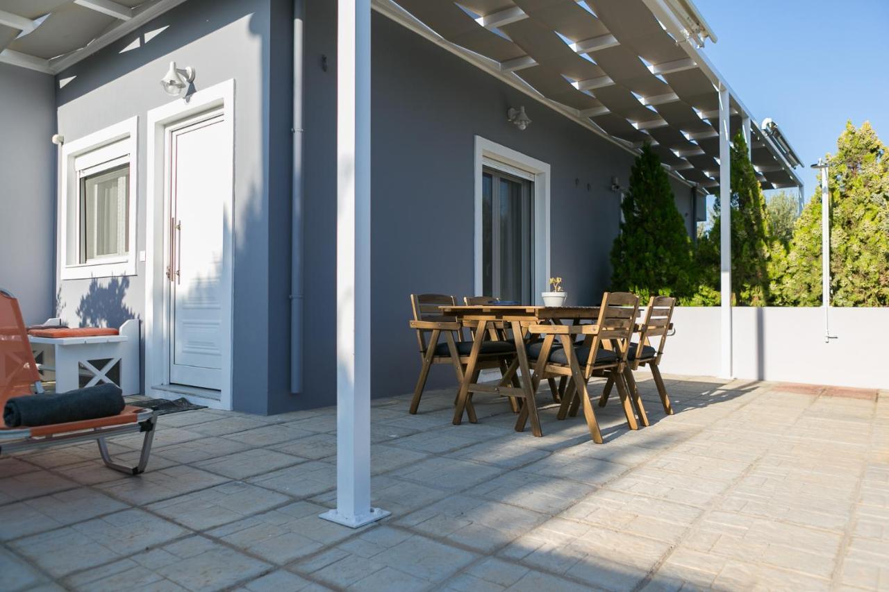 Holiday home Manos Housing Units