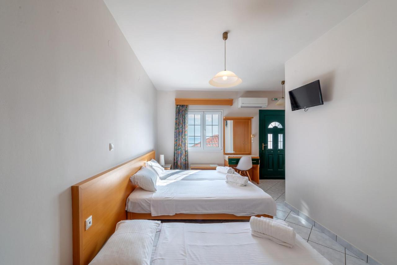 Hotel Naftilos Lourdata (Kefalonia)