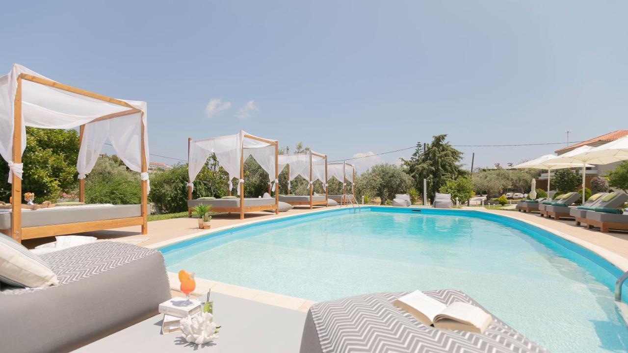Avaton Hotel, Philian &