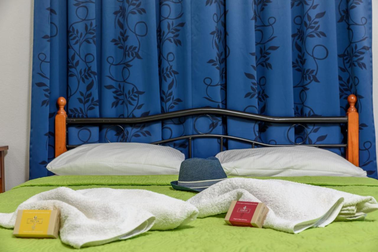 Des Roses Hotel