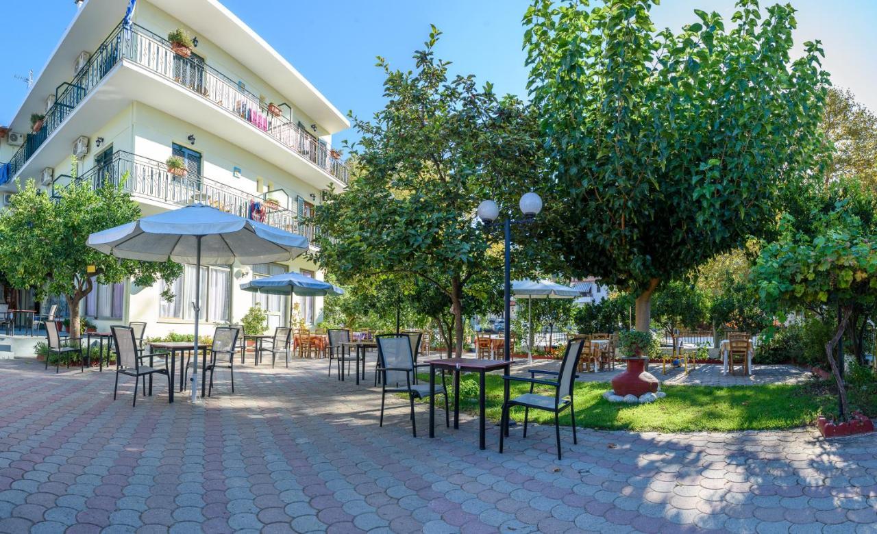 Des Roses Hotel