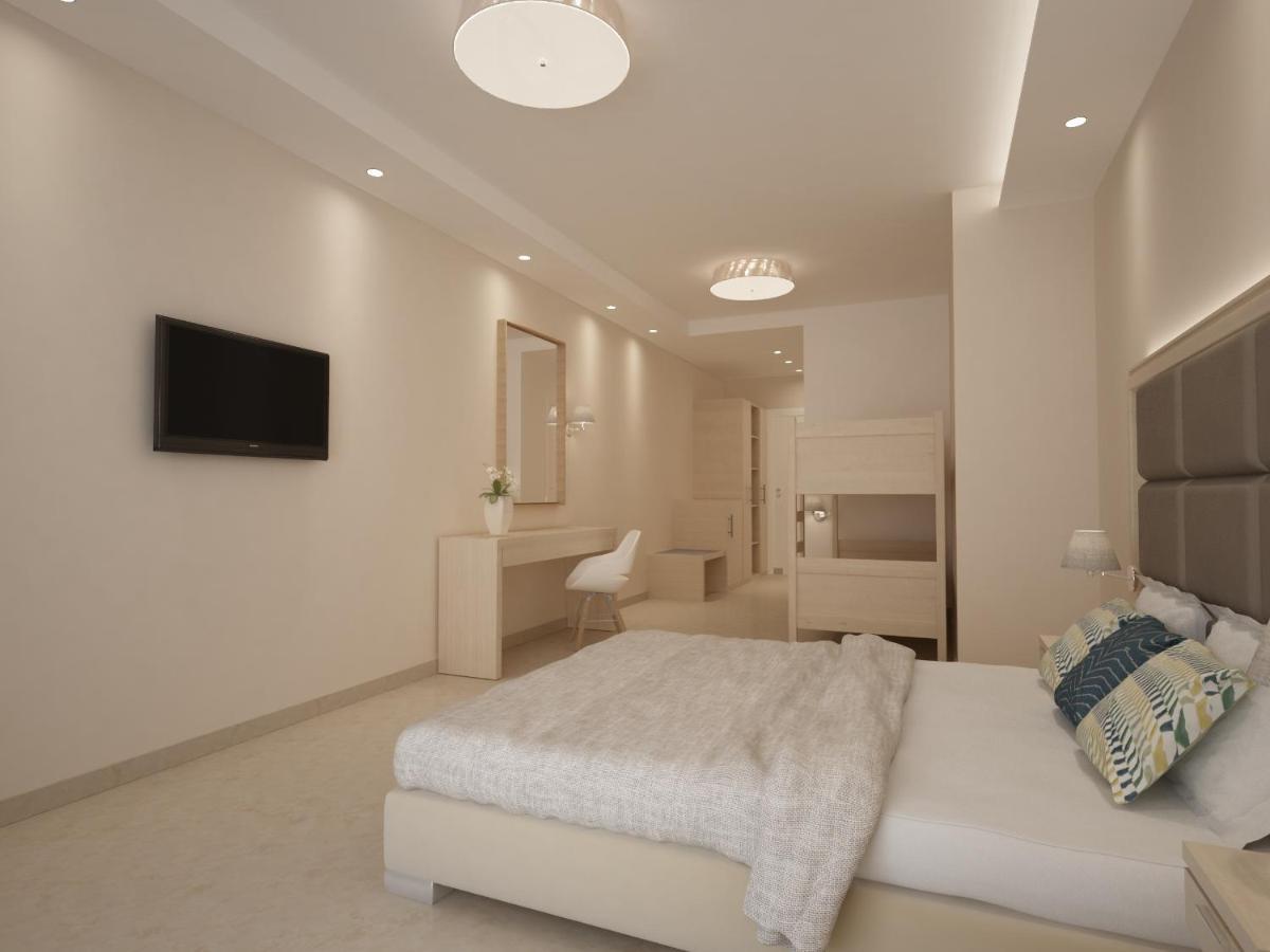 Laguna Hotel 4*