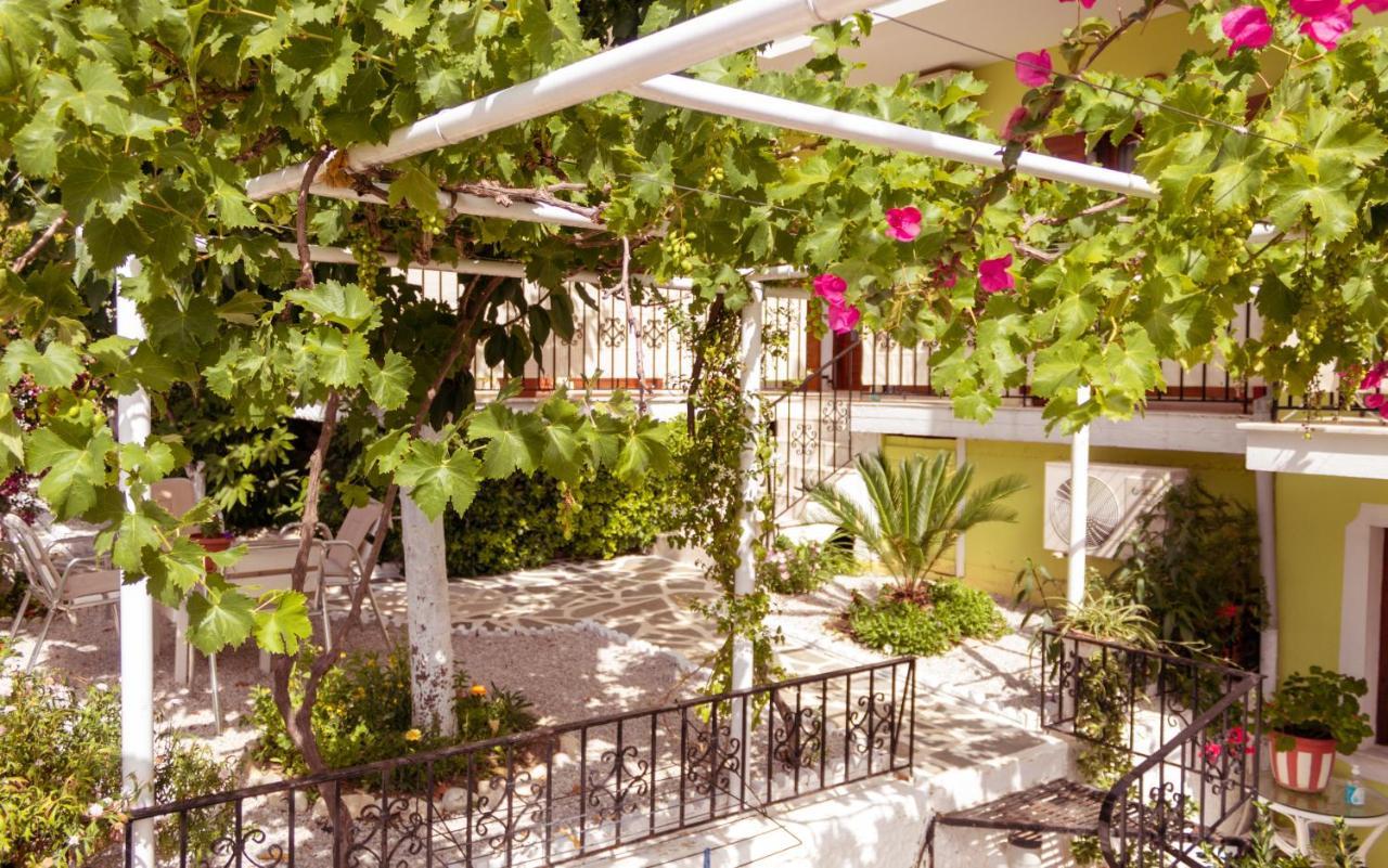 Guest house Alexandra's House 2*