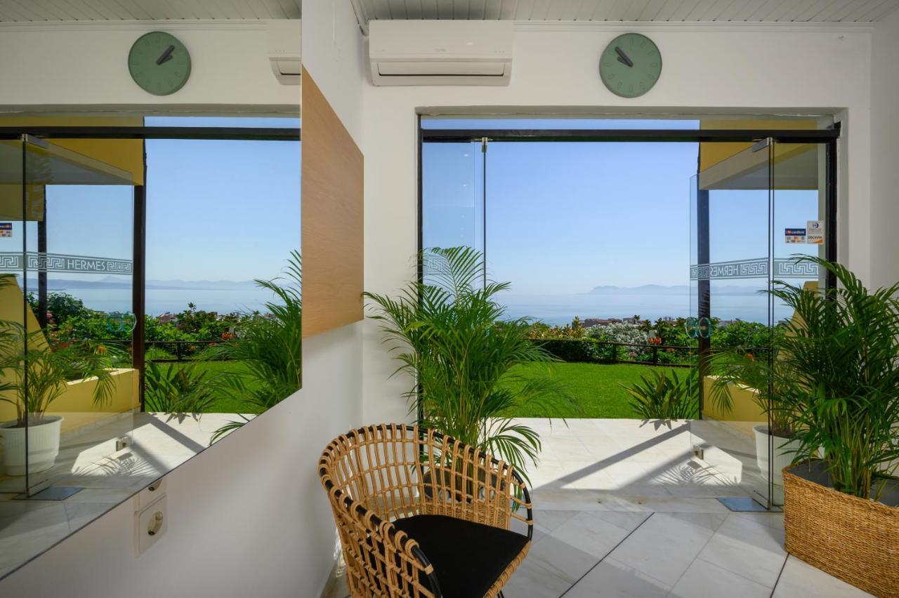 Hermes Sea View Aparthotel 3*