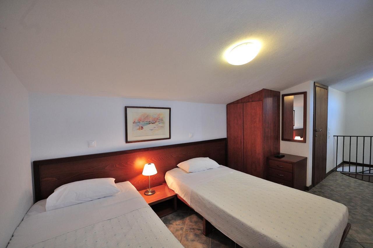 Eye Q Seaview Aparthotel Skiathos Town