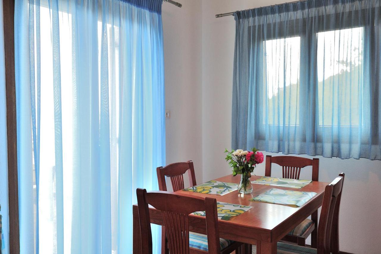 Eye Q Seaview 2*