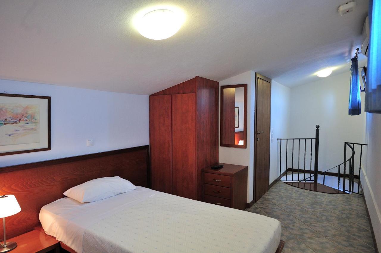 Eye Q Seaview Aparthotel Skiathos Town