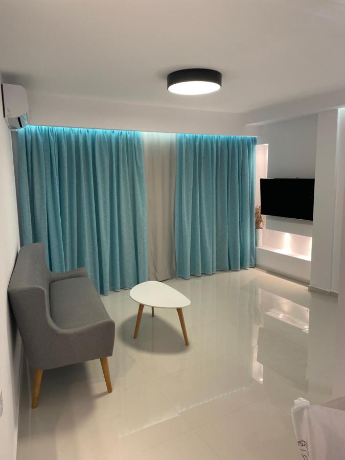 Apartment Haris White
