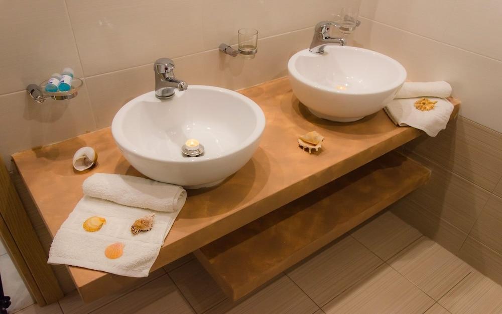 Guest house Polykratis 4*