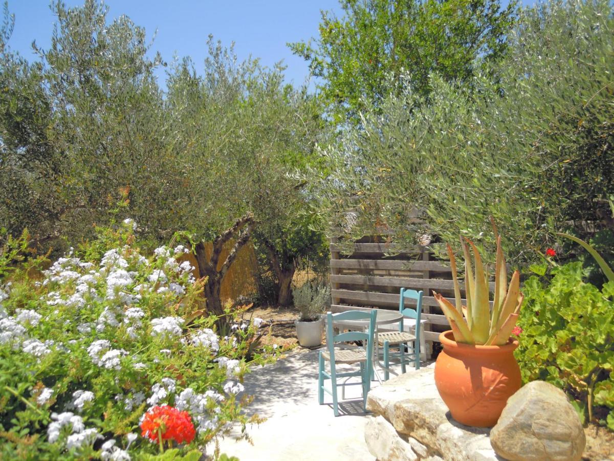 Petaloudes Apartment Kamilari