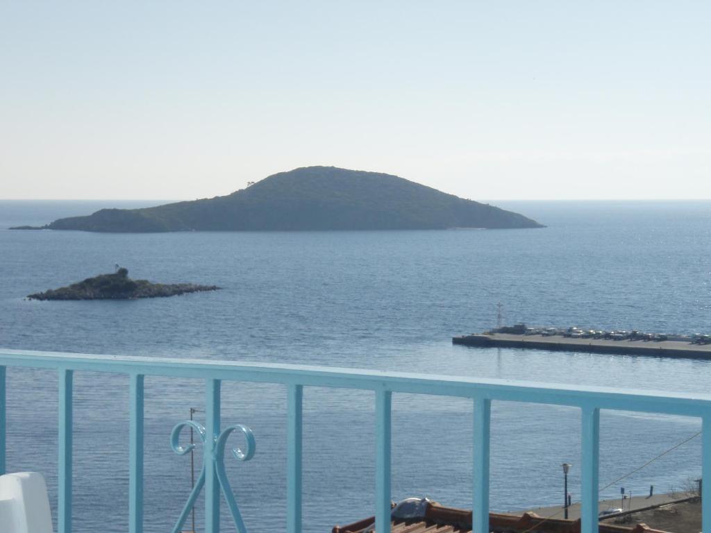Agnantema Portside Skiathos Town