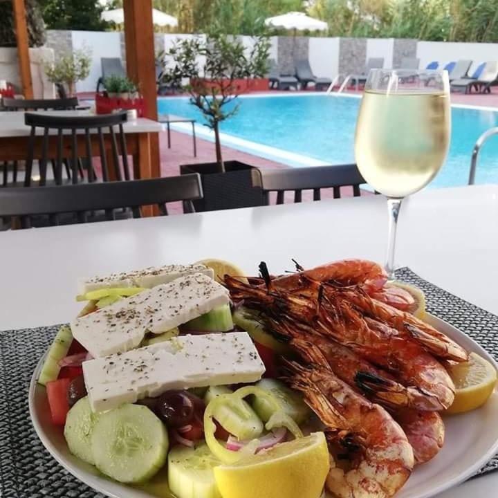 Platoni Elite Aparthotel 2*