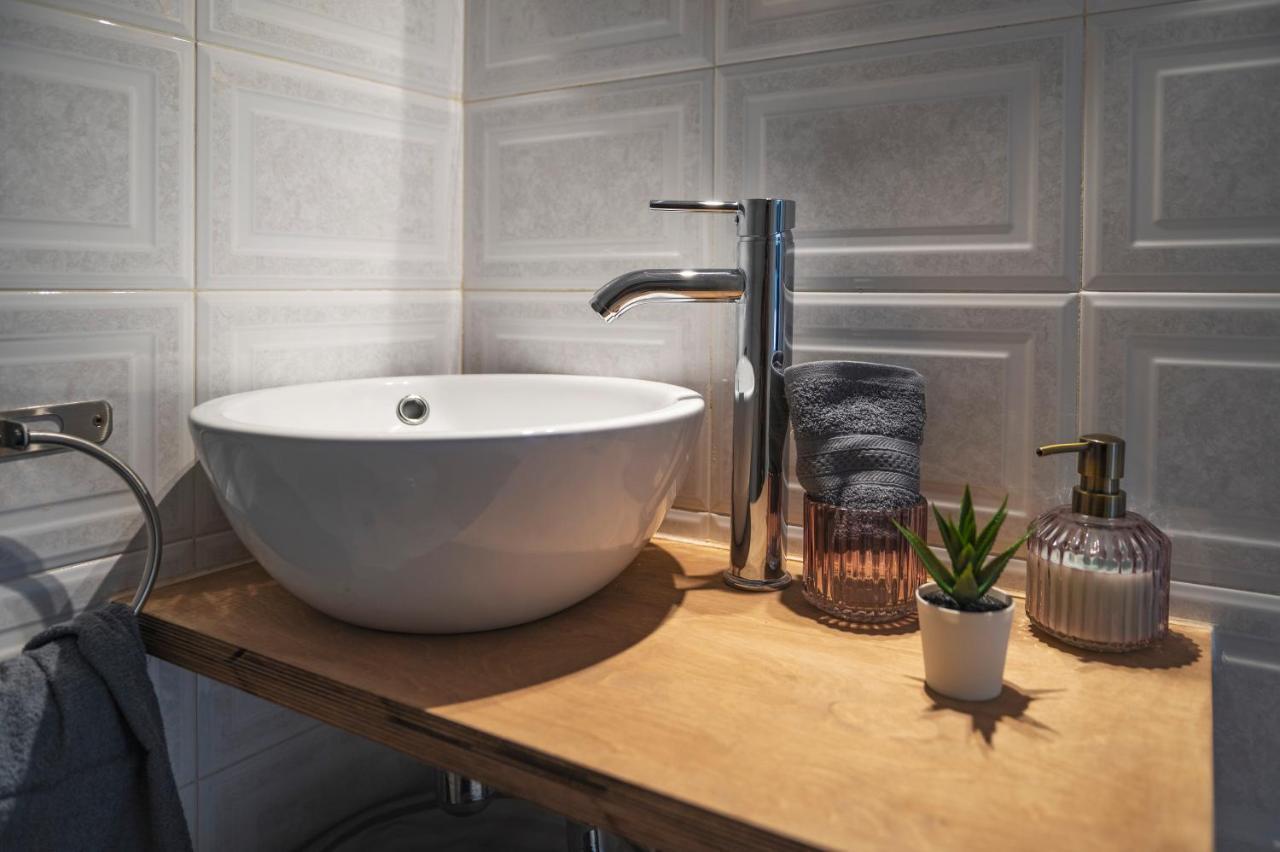 Apartment Bright 3bdr With Roofgarden, Jacuzzi *