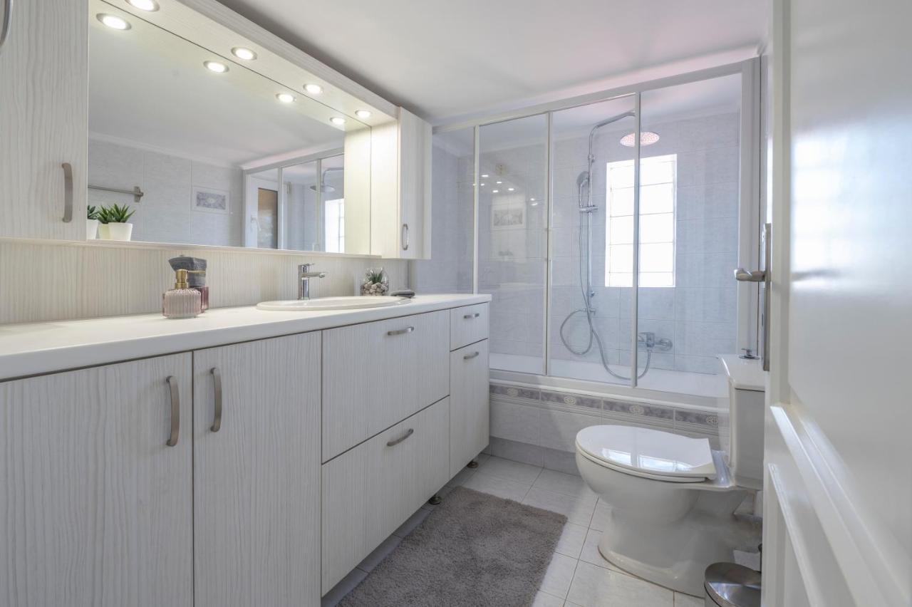 Apartment Bright 3bdr With Roofgarden, Jacuzzi Athens