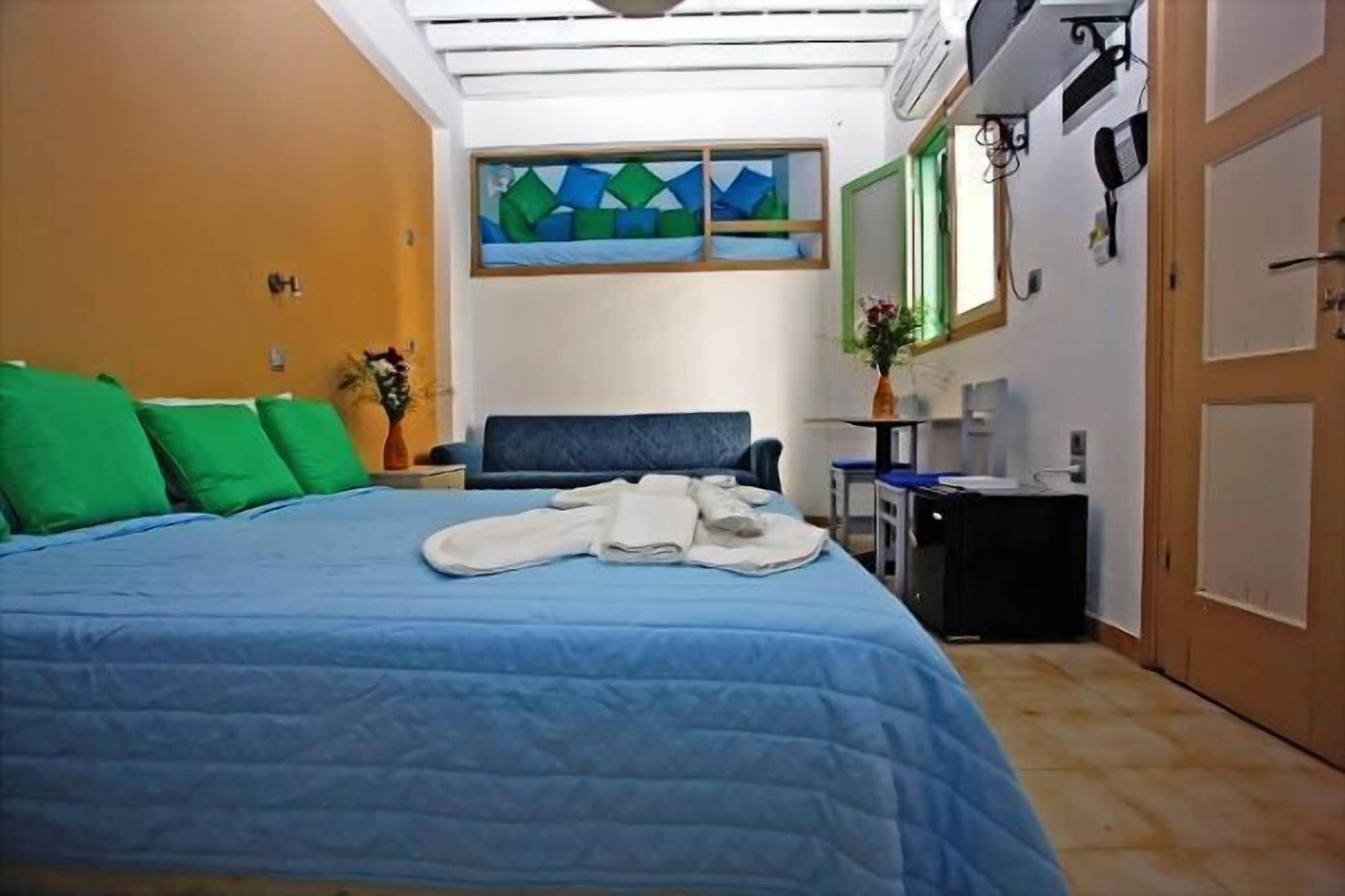 Xenones Aparthotel 3*