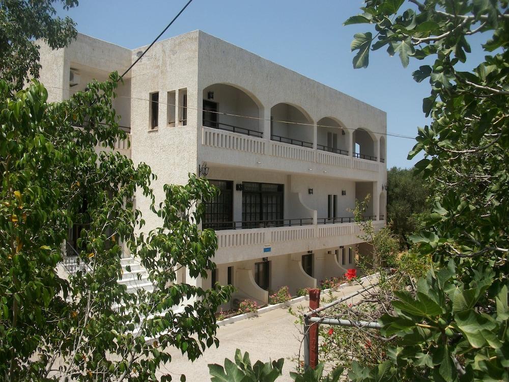 Hotel Efi 2*