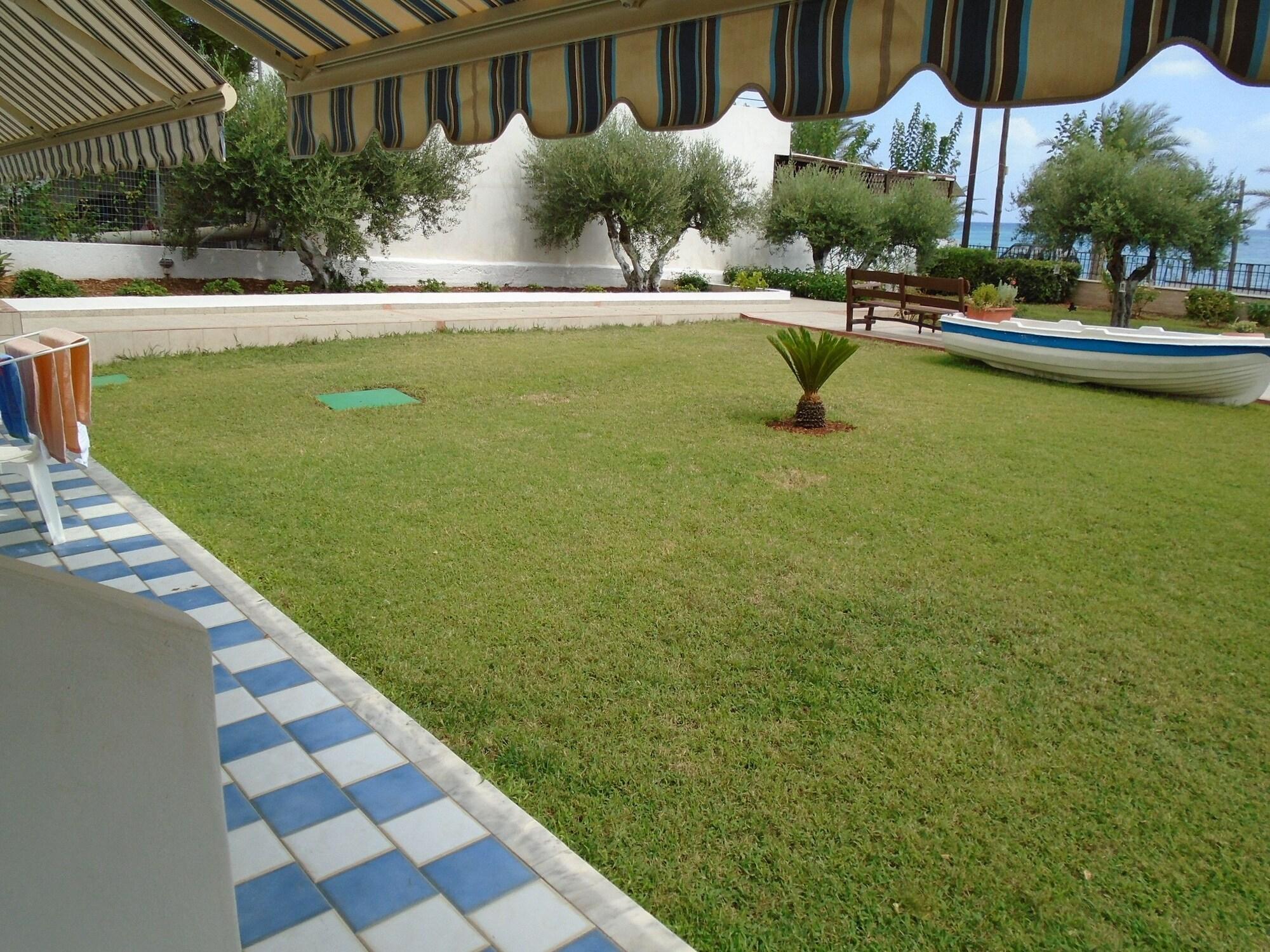 Hotel Triton