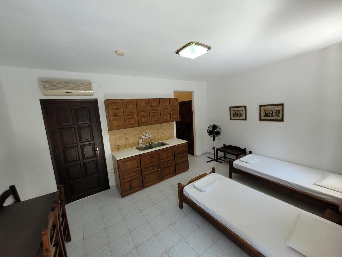 Amalia Aparthotel Koukounaries