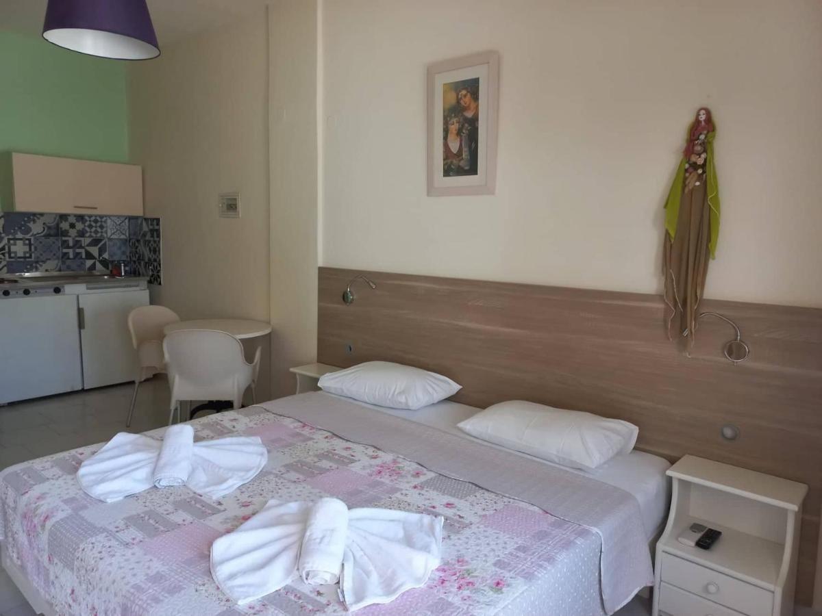 Amazon Agia Marina (Crete)