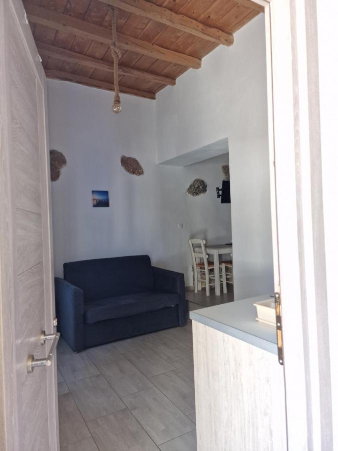Hotel John Akroyiali Loutro