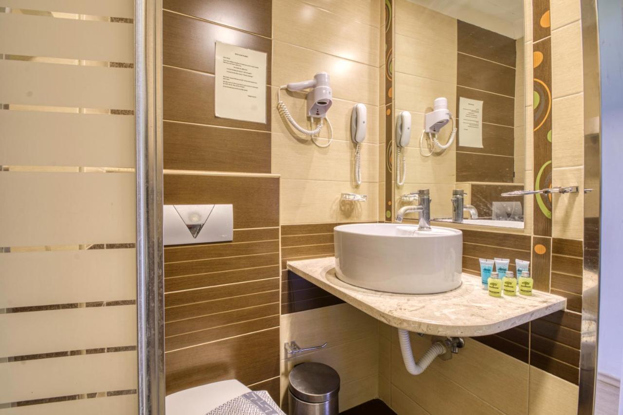 Four Season Colorado Hotel (Adults Only) Hotel