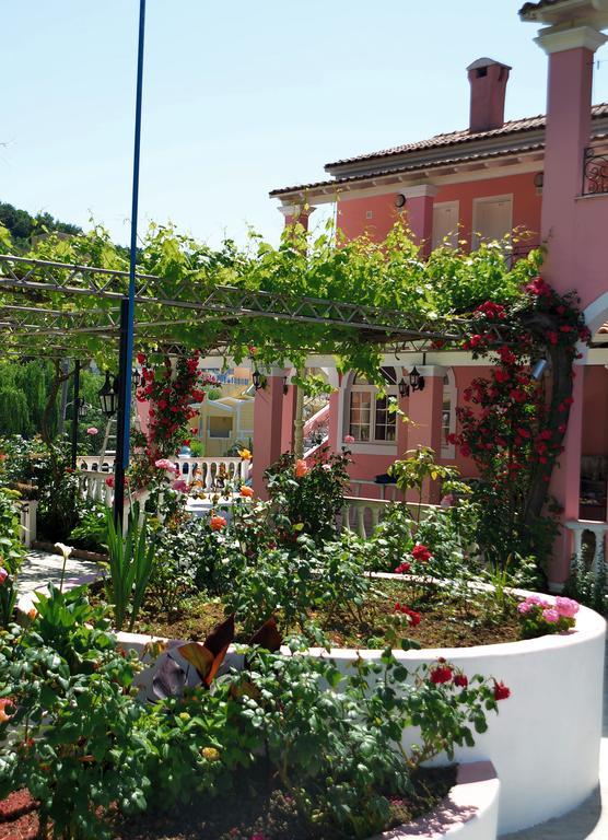 Hotel Elena 3*