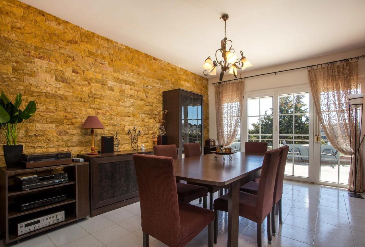 Athina's With Heated Pool Villa