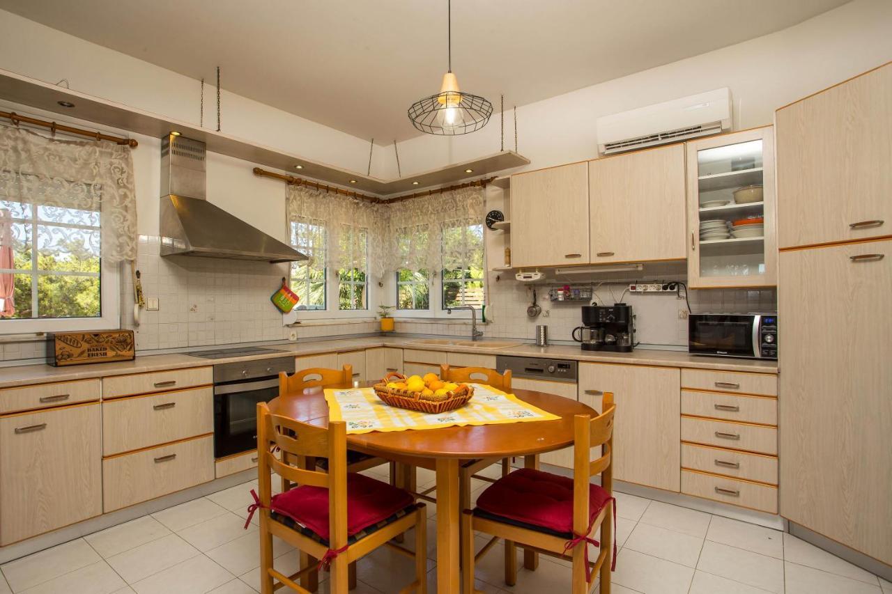 Athina's With Heated Pool Villa *