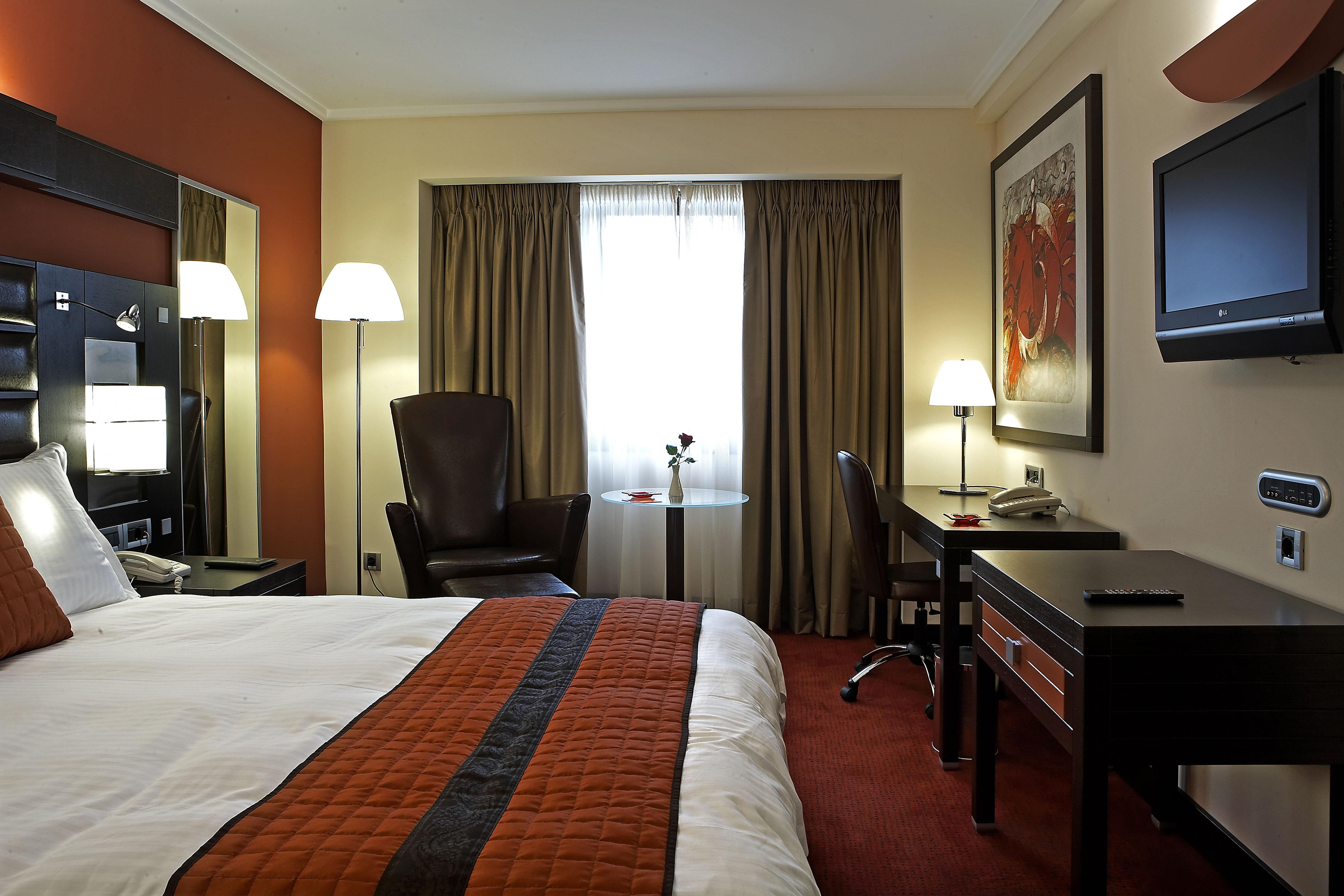 Crowne Plaza Centre By Ihg 5*