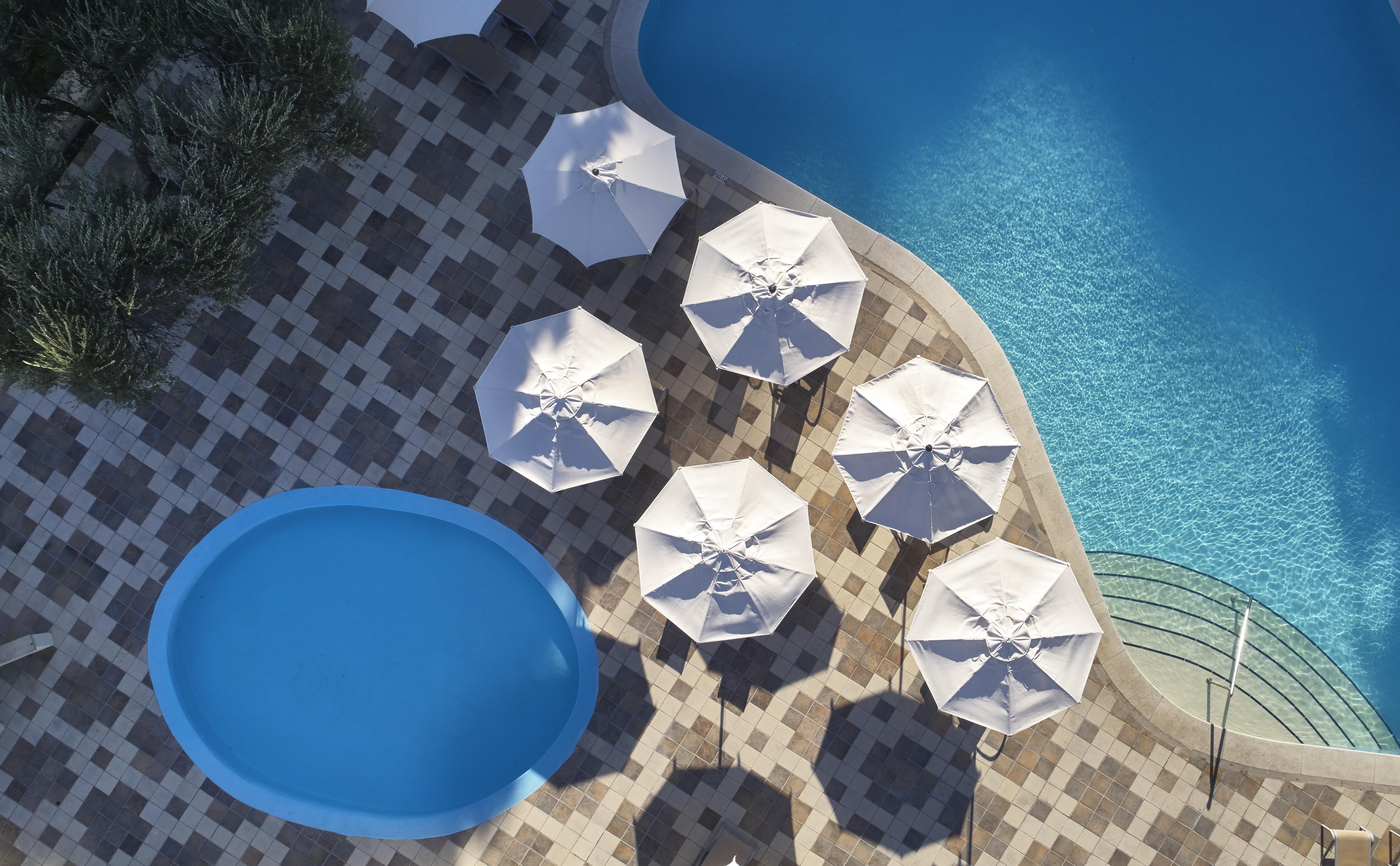 Amus & Ixia (Rhodes)